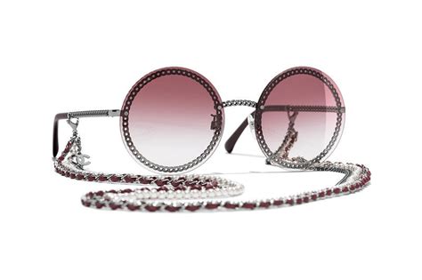 chanel 2019 sunglasses|Chanel's Eyewear Collection Puts a Spin on Iconic Chain.